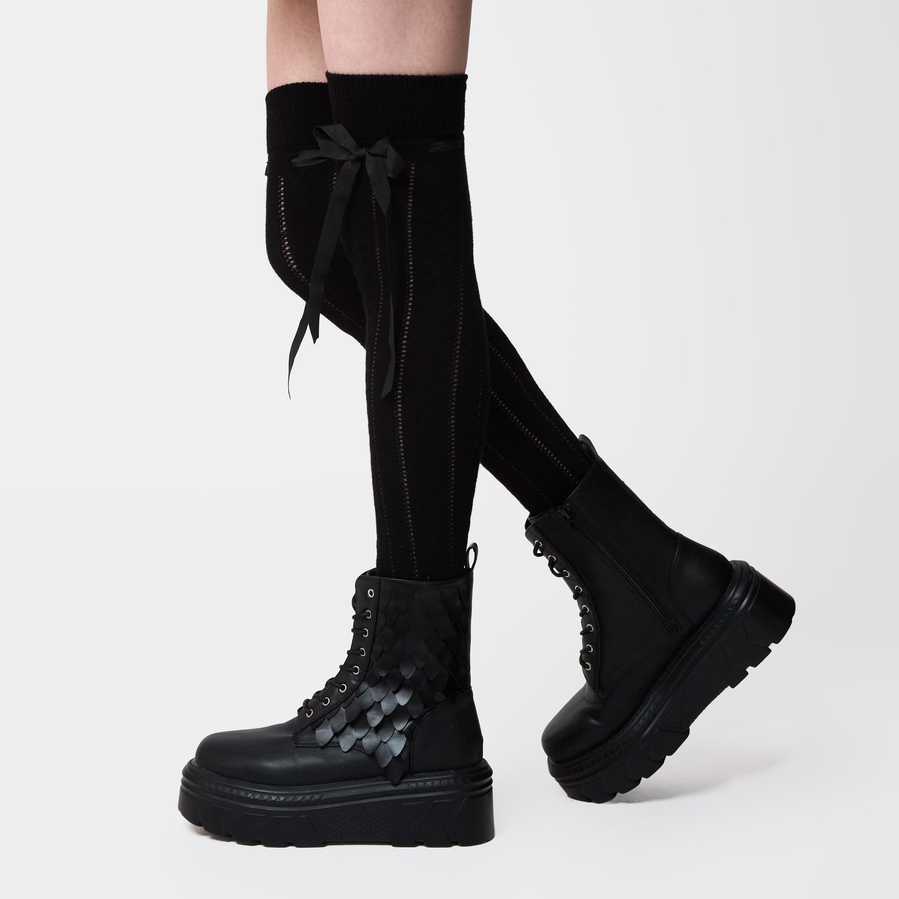 Draco_Scale_Chunky_Stomper_Boots_-_Black_MODEL5