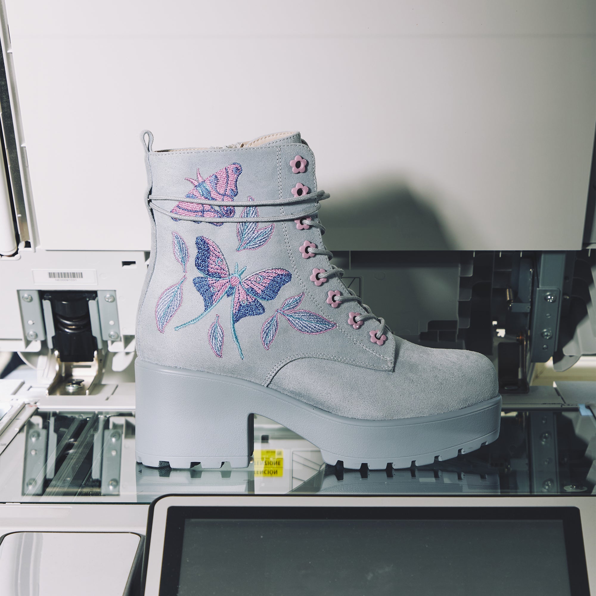 KOI_Butterfly Dune Suede Platform Military Boots_MOD1