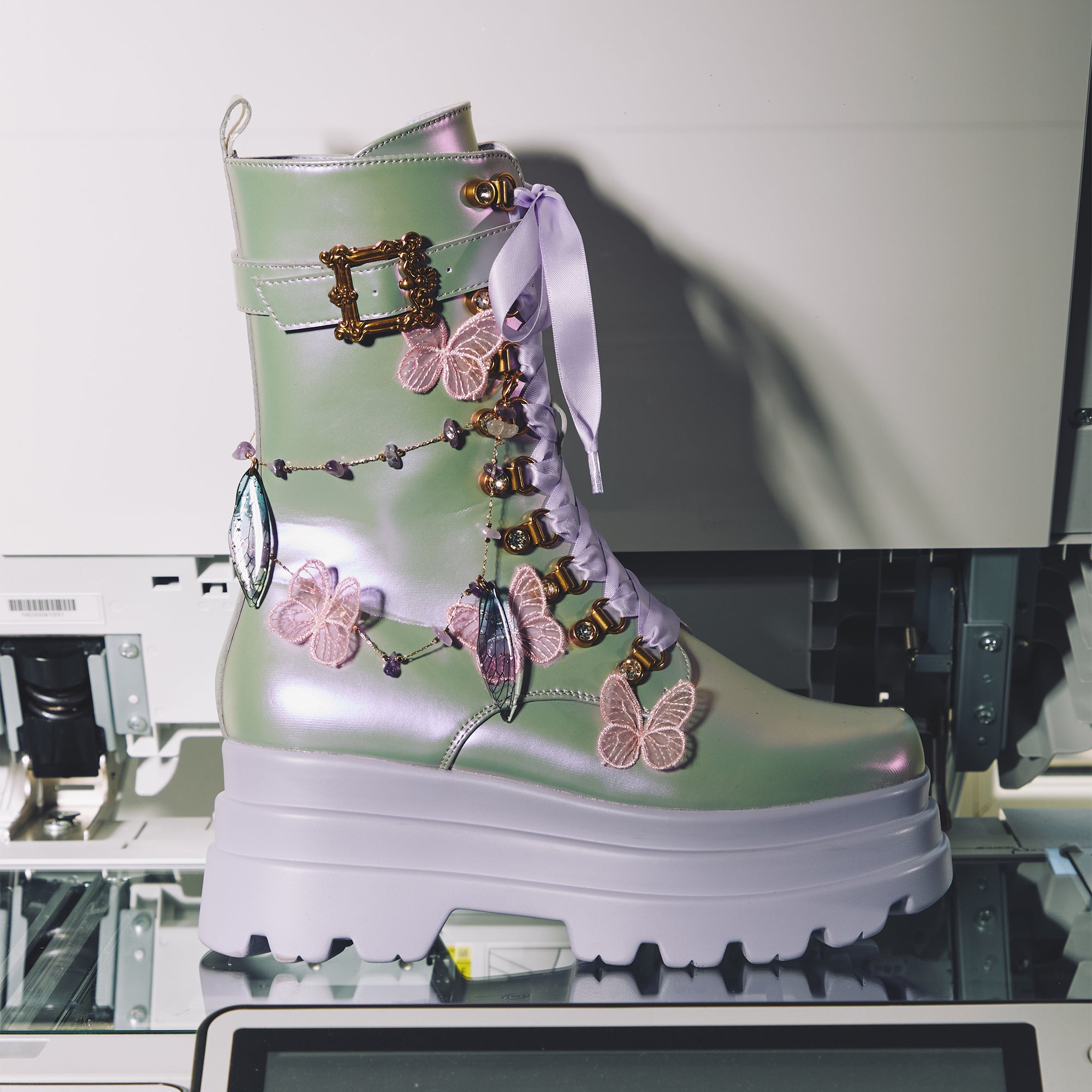 KOI_Nature's Flurry Trident Platform Boots_MOD1