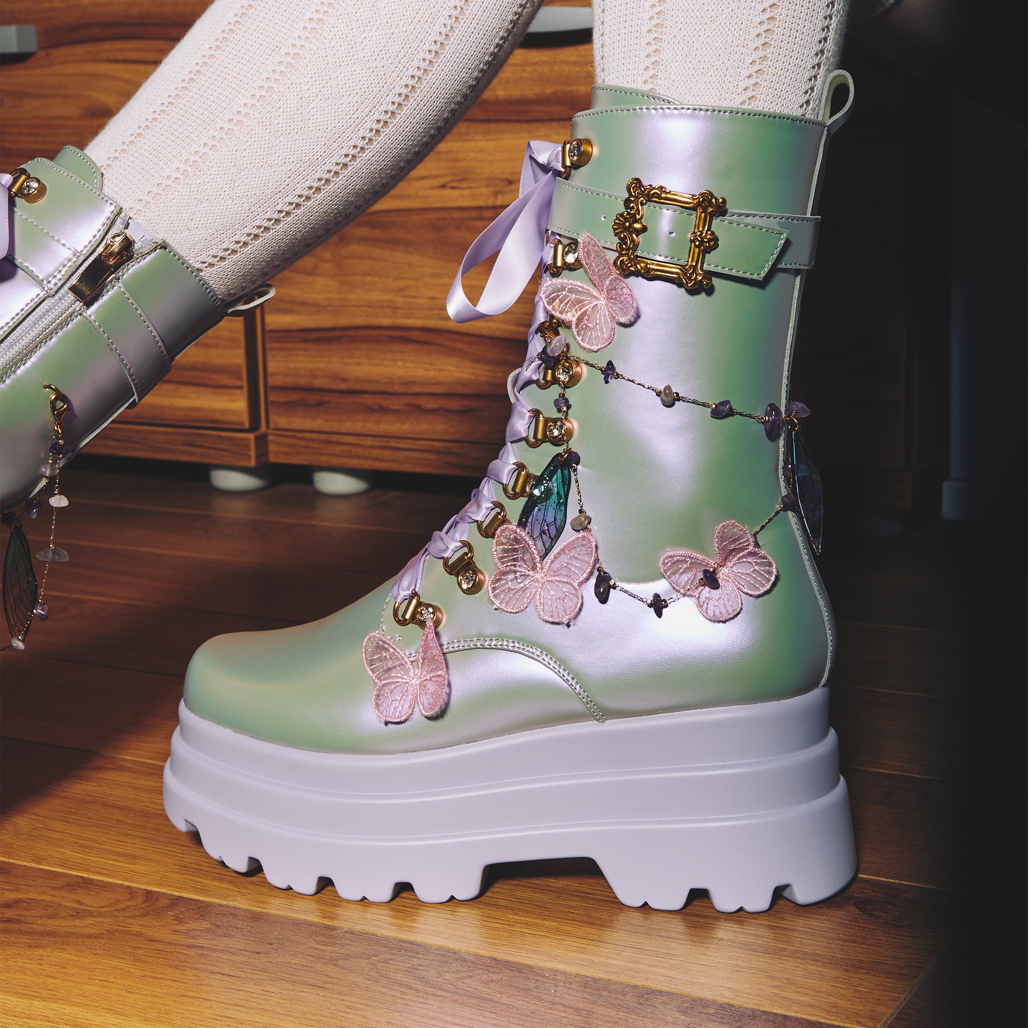 KOI_Nature's Flurry Trident Platform Boots_MOD2